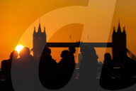 FEATURE - Goldenes London: Sonnenaufgang mit Tower Bridge