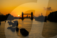 FEATURE - Goldenes London: Sonnenaufgang mit Tower Bridge