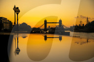 FEATURE - Goldenes London: Sonnenaufgang mit Tower Bridge