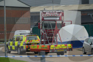 NEWS - Polizei findet 39 Leichen in Container nahe London (weitere Bilder)