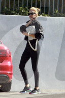 Rosie Huntington-Whiteley flaunts her sensational figure as she leaves a gym in LA. 