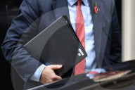NEWS - Brexit: Premier Johnson vor Downing Street No 10 mit der Election Bill