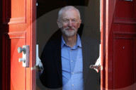 NEWS - Türöffner für Neuwahlen: Jeremy Corbyn verlässt Treffen in Schottland