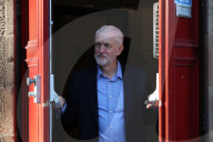NEWS - Türöffner für Neuwahlen: Jeremy Corbyn verlässt Treffen in Schottland