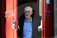 NEWS - Türöffner für Neuwahlen: Jeremy Corbyn verlässt Treffen in Schottland