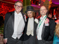 PEOPLE - Bette Midler's 2019 Hulaween Party - Inside 