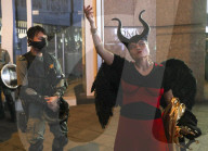 NEWS - Hongkong: Gespannte Ruhe zu Halloween