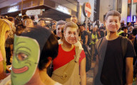 NEWS - Hongkong: Gespannte Ruhe zu Halloween