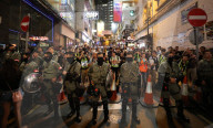 NEWS - Hongkong: Gespannte Ruhe zu Halloween