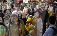 NEWS - Hongkong: Gespannte Ruhe zu Halloween