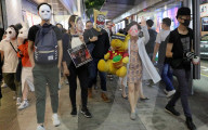 NEWS - Hongkong: Gespannte Ruhe zu Halloween