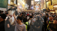 NEWS - Hongkong: Gespannte Ruhe zu Halloween