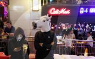 NEWS - Hongkong: Gespannte Ruhe zu Halloween