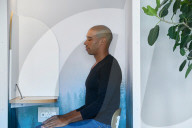 FEATURE - Schalldichte Meditationskabine aus 1000 Kunststoffflaschen