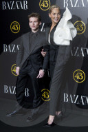 PEOPLE - Sharon Stone und ihr Sohn Roan Joseph Bronstein an Harper's Bazaar-Awards in Madrid