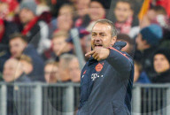 NEWS - Fussball: Bayern-Trainer Hansi Flick beim CL-Spiel Bayern München vs Olympiakos Piräus