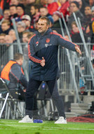 NEWS - Fussball: Bayern-Trainer Hansi Flick beim CL-Spiel Bayern München vs Olympiakos Piräus