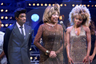 PEOPLE - Tina Turner auf der Bühne an der Premiere von "TINA"