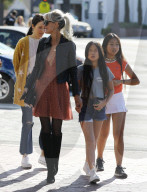 PEOPLE - Laeticia Hallyday shoppt mit ihrer Tochter in LA