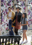 PEOPLE - Laeticia Hallyday shoppt mit ihrer Tochter in LA