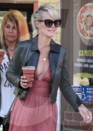 PEOPLE - Laeticia Hallyday shoppt mit ihrer Tochter in LA