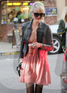 PEOPLE - Laeticia Hallyday shoppt mit ihrer Tochter in LA