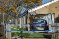 FEATURE - Durchbruch: Ein Kleinwagen landet in Cambridge im Wohnzimmer eines Rentners