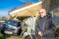 FEATURE - Durchbruch: Ein Kleinwagen landet in Cambridge im Wohnzimmer eines Rentners