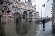 NEWS - Rekord-Hochwasser in Venedig