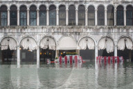 NEWS - Rekord-Hochwasser in Venedig