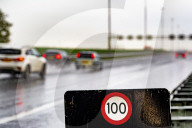 NEWS - Für den Umweltschutz: Die Niederlande führt ein generelles Tempolimit von 100 km/h auf Autobahnen ein