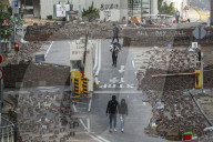 NEWS - Hongkong: Demonstranten legen weite Teile der Metropole lahm