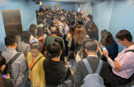 NEWS - Hongkong: Demonstranten legen weite Teile der Metropole lahm
