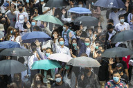 NEWS - Hongkong: Demonstranten legen weite Teile der Metropole lahm