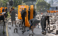 NEWS - Hongkong: Demonstranten legen weite Teile der Metropole lahm