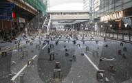 NEWS - Hongkong: Demonstranten legen weite Teile der Metropole lahm