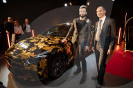 PEOPLE - Kunst trifft Design: Harald Glööckler bei der Vorstellung des Mercedes-Benz CLS