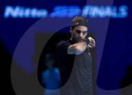 SPORT - Tennis: Roger Federer scheidet gegen Tsitispas an den ATP Finals aus