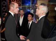 PEOPLE - Prinz William trifft Robbie Williams bei der Royal Variety Performance