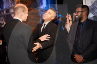 PEOPLE - Prinz William trifft Robbie Williams bei der Royal Variety Performance