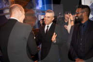 PEOPLE - Prinz William trifft Robbie Williams bei der Royal Variety Performance