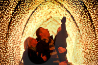 FEATURE -  Christmas at Kew: Die Royal Botanic Gardens erstrahlen im weihnachtlichen Glanz