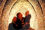 FEATURE -  Christmas at Kew: Die Royal Botanic Gardens erstrahlen im weihnachtlichen Glanz