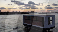 FEATURE - Leben auf dem Wasser im Luxus-Hausboot