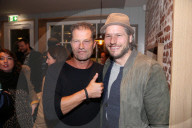 PEOPLE - Til Schweiger eröffnet Filiale von Henry likes Pizza