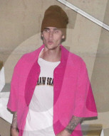 PREMIUM EXCLUSIVE Justin Bieber Rocks Bright Pink Drew Ensemble For Solo Church Outing