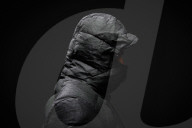 FEATURE - 15mal stärker als Stahl: "unzerstörbare" Steppjacke aus Dyneema-Fasern