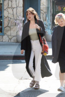 PREMIUM EXCLUSIVE Scout Willis Rocks High-Waisted Denim For Lunch In Los Feliz