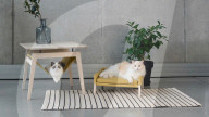 FEATURE - Katzen-Sofas: Beistelltisch mit integrierter Tierhängematte