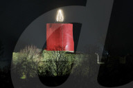 FEATURE - Die grösste Adventskerze in Norddeutschland auf der Eversteiner Burgruine Polle